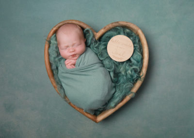 Newborn photoshoot Peekaboo Liverpool mint green heart bowl