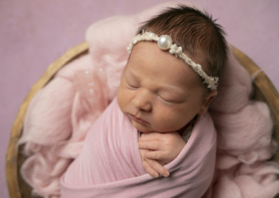 Newborn photoshoot Peekaboo Liverpool pink close up pearl headband