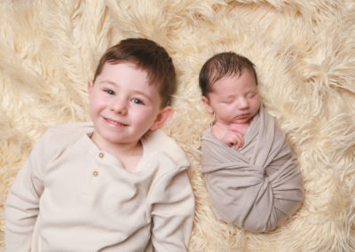 Newborn photoshoot Peekaboo Liverpool sibling shot big brother